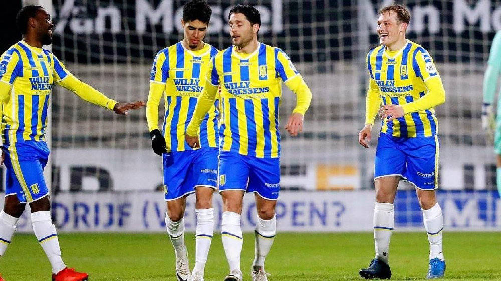 满侵略性的 满侵略性的