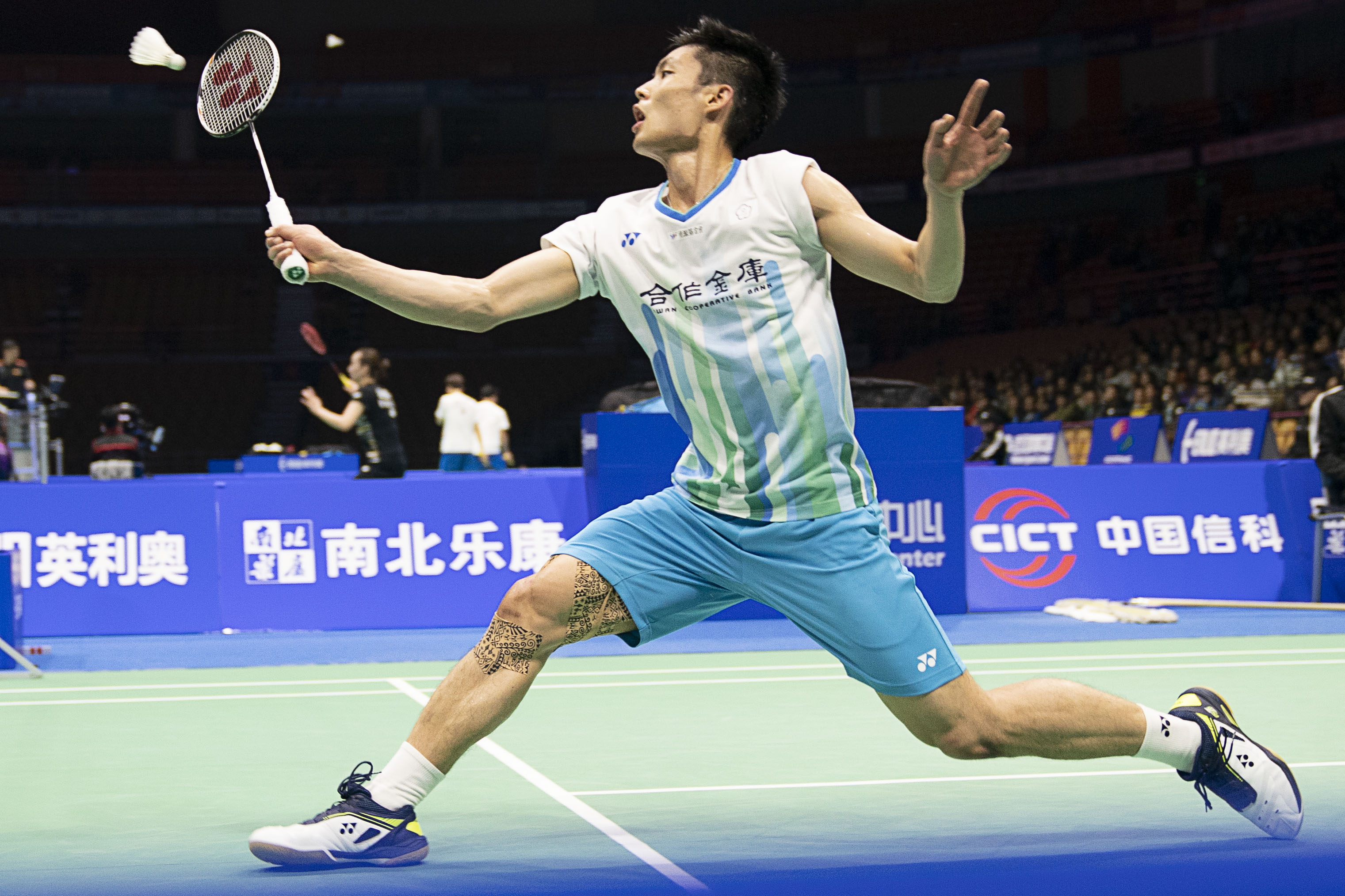 相比之下 相比之下